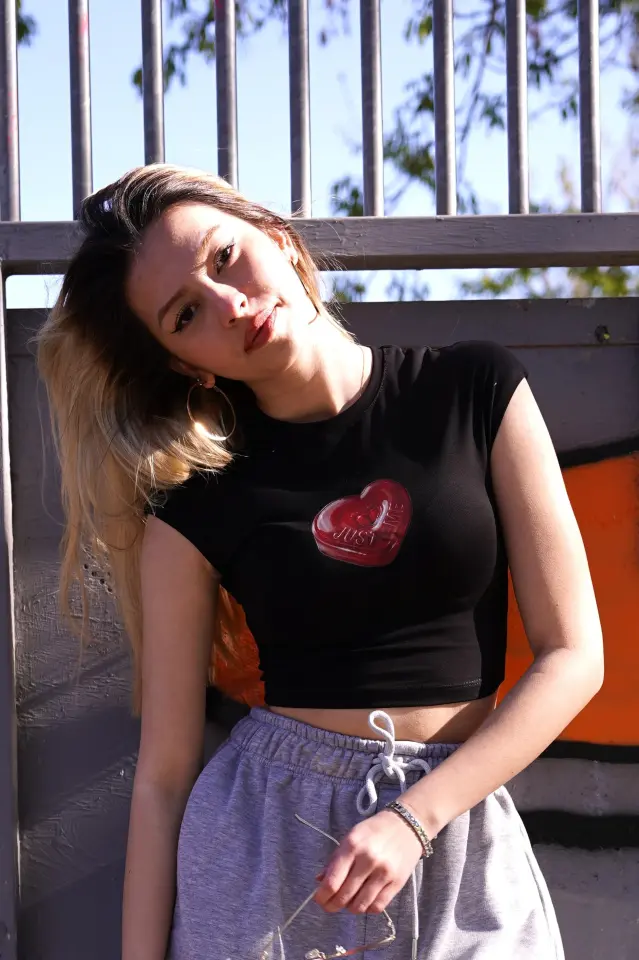 TEEVO JUST ME CANDY HEART PREMIUM CROPPED